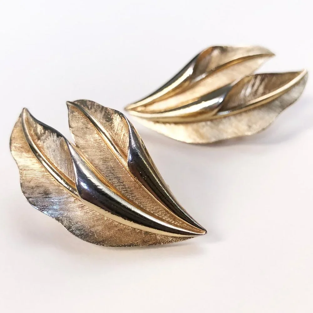 Vintage gold leaf earrings clip on, signed Crown Trifari leaves jewelry